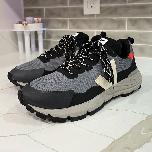 Veja Shoes - VEJA Dekkan Alveomesh. Women Size 6. Color Gray/Black.